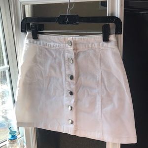 White in-fashion high wasted skirt!